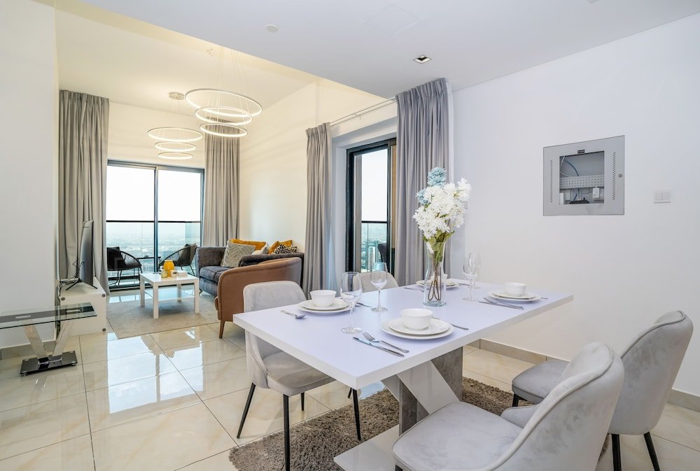 Дубай: Tanin - Modern Spacious 1BR Apartment With 2 Balconies