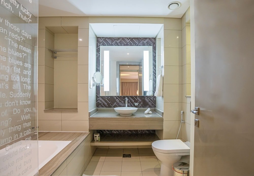 Дубай: Tanin - Luxurious 2BR Apartment in DAMAC Paramount
