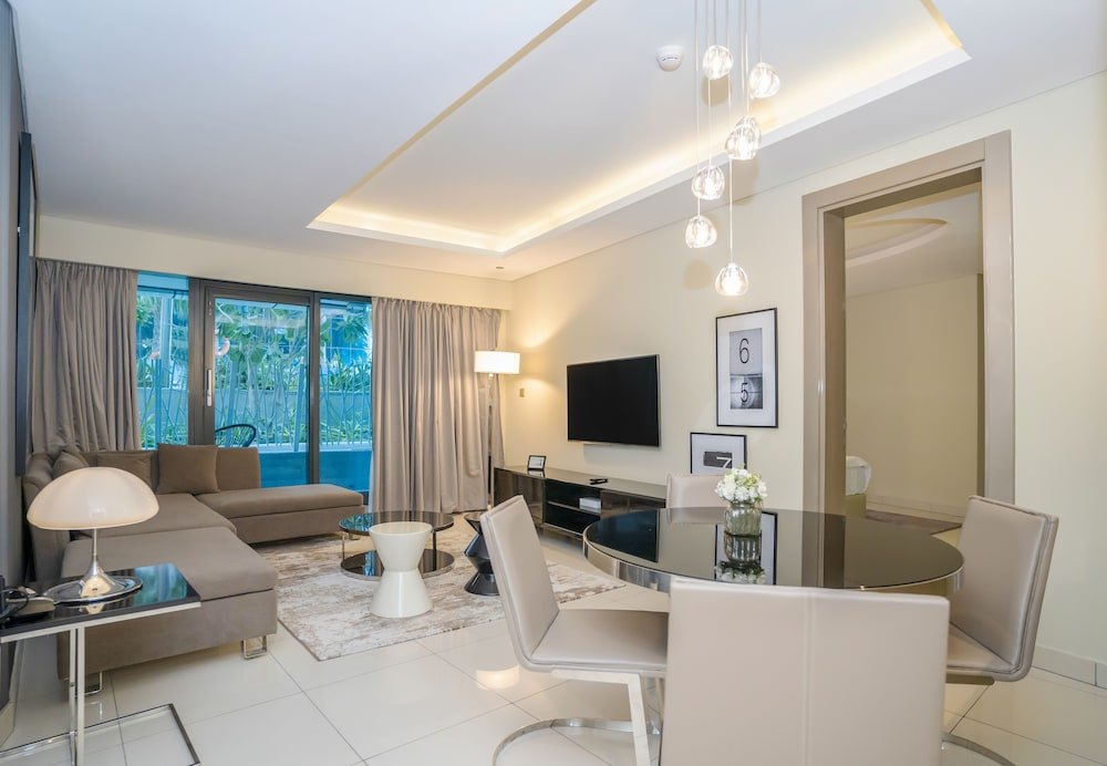Дубай: Tanin - Luxurious 2BR Apartment in DAMAC Paramount