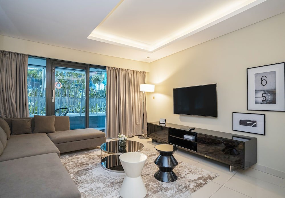 Дубай: Tanin - Luxurious 2BR Apartment in DAMAC Paramount