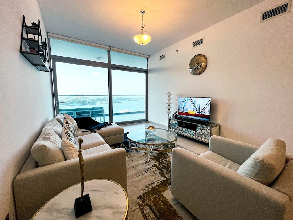 Дубай: SuperHost - Peaceful 1BR Apt With Balcony in Front of the Sea