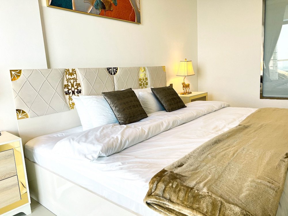 Дубай: SuperHost - Peaceful 1BR Apt With Balcony in Front of the Sea