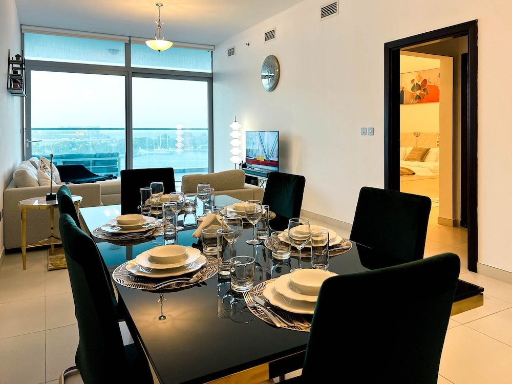 Дубай: SuperHost - Peaceful 1BR Apt With Balcony in Front of the Sea