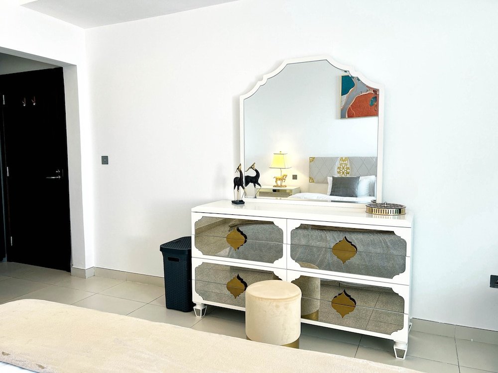 Дубай: SuperHost - Peaceful 1BR Apt With Balcony in Front of the Sea