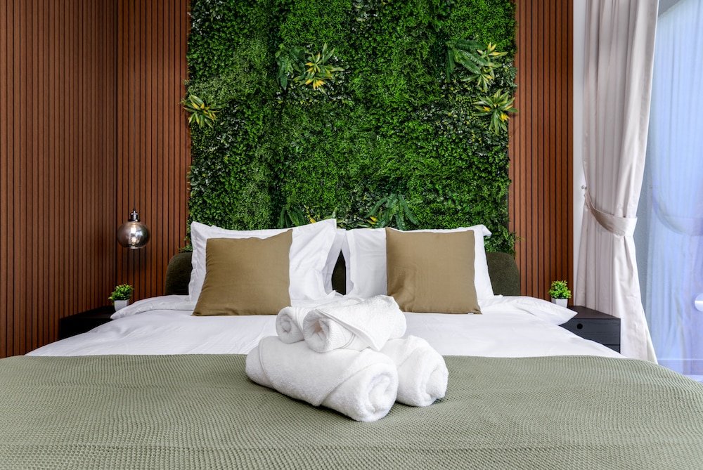 Дубай: Waves - Tranquil Waterfront Living 2B Retreat With Balcony