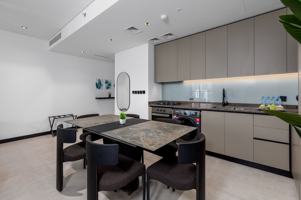 Дубай: Waves - Tranquil Waterfront Living 2B Retreat With Balcony
