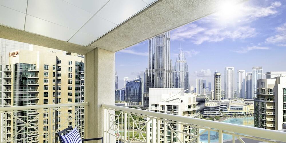 Дубай: LUX The Burj Khalifa Fountain View Suite