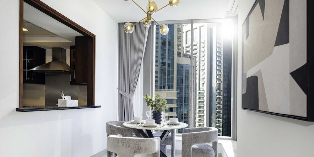 Дубай: LUX The Burj Khalifa Fountain View Suite