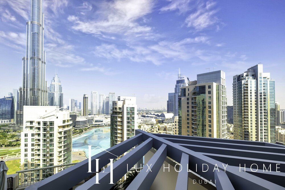 Дубай: LUX The Burj Khalifa Fountain View Suite