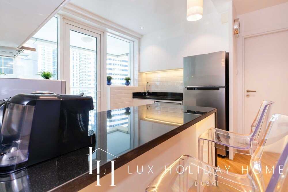 Дубай: LUX The Marina Sea View Suite 2
