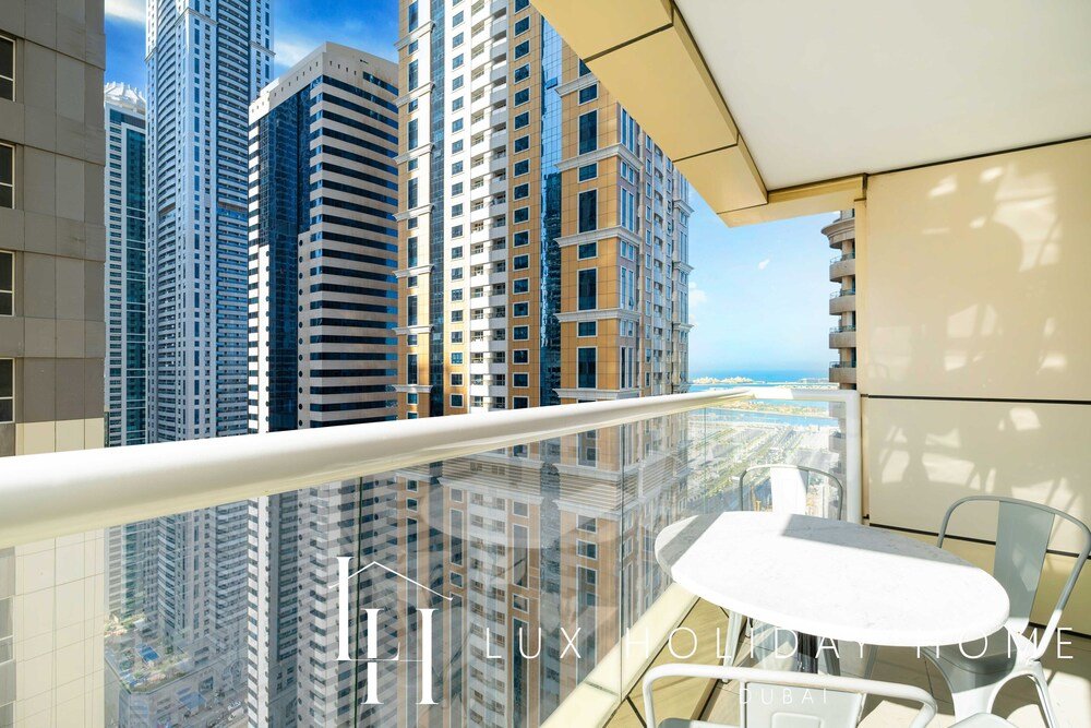Дубай: LUX The Marina Sea View Suite 2