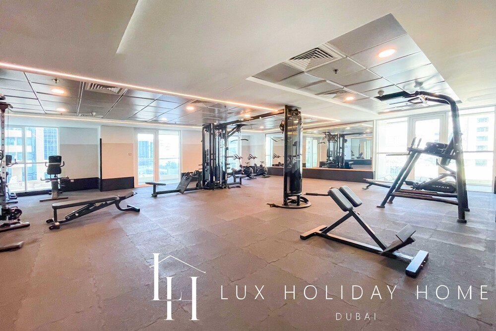 Дубай: LUX The Marina Sea View Suite 2