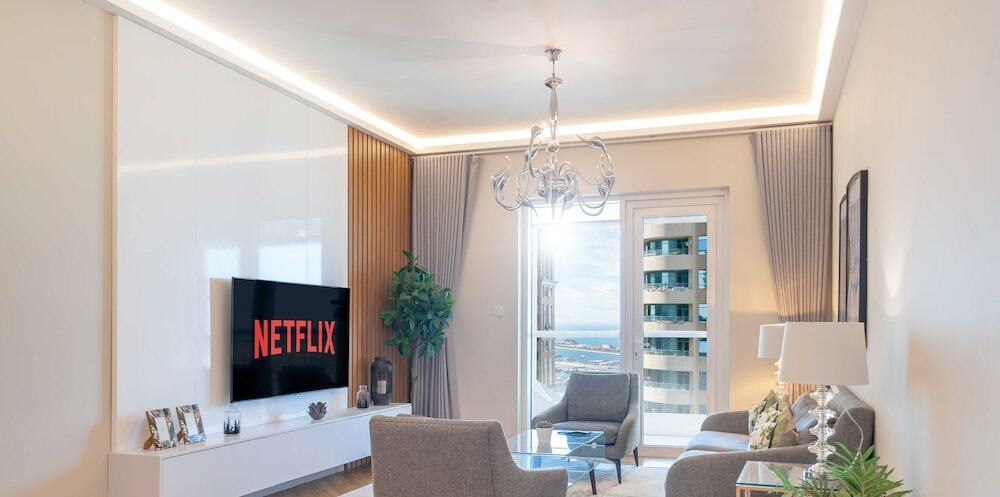 Дубай: LUX The Marina Sea View Suite 2