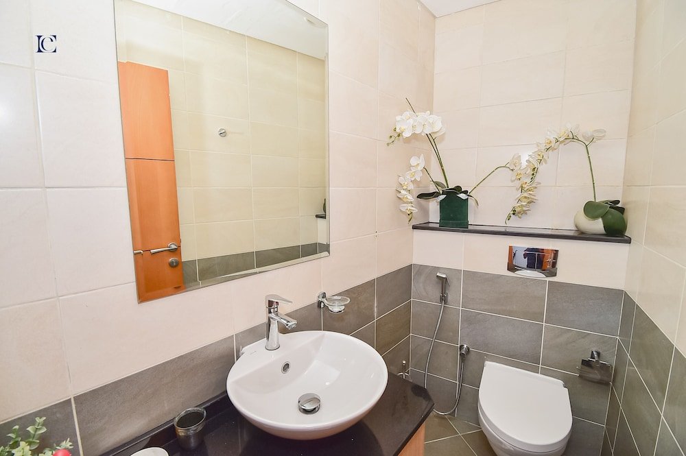 Дубай: Stunning Sea View 2Bed near Tram Stn