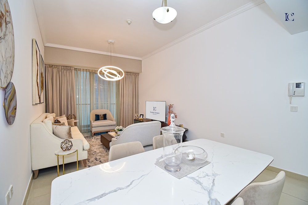 Дубай: Stunning Sea View 2Bed near Tram Stn