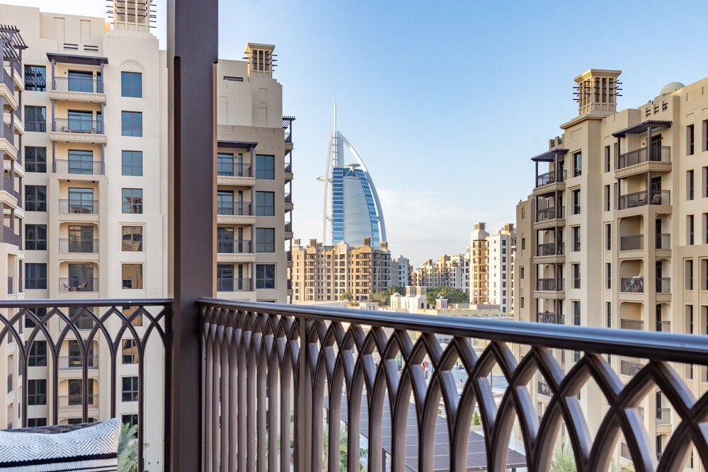 Дубай: SuperHost - Urban Elegance 2BR in Asayel 2 Near Burj Al Arab