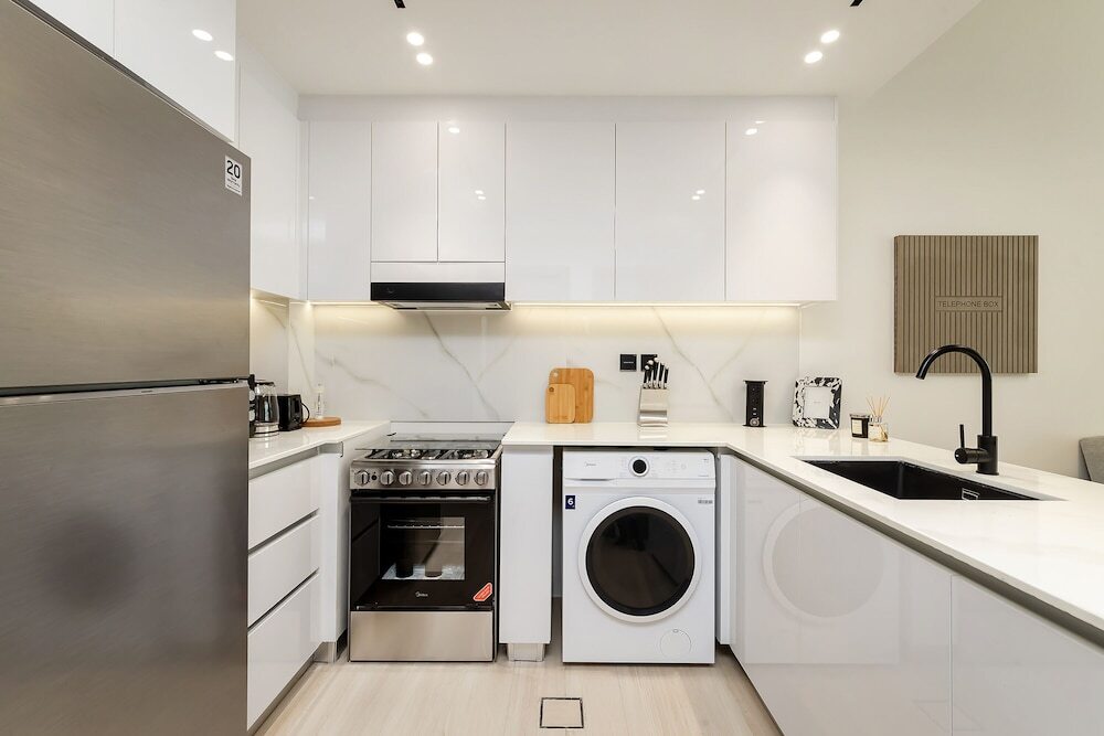 Дубай: Excellent 1BR in Binghatti Crescent
