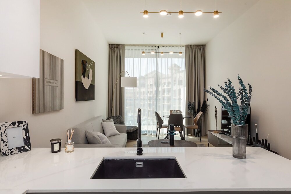 Дубай: Excellent 1BR in Binghatti Crescent