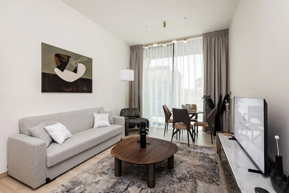 Дубай: Excellent 1BR in Binghatti Crescent