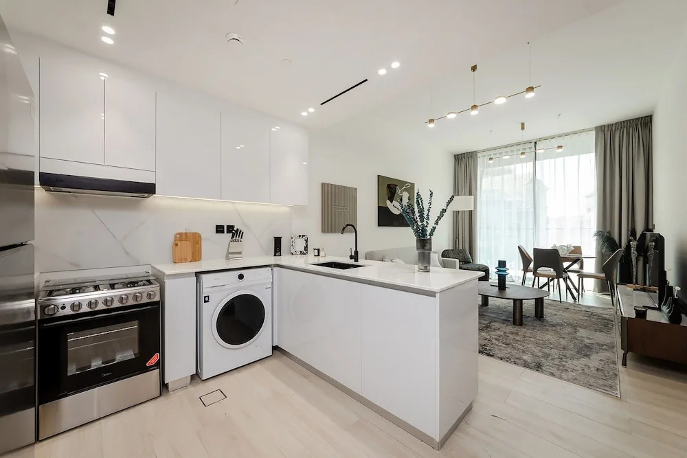 Дубай: Excellent 1BR in Binghatti Crescent