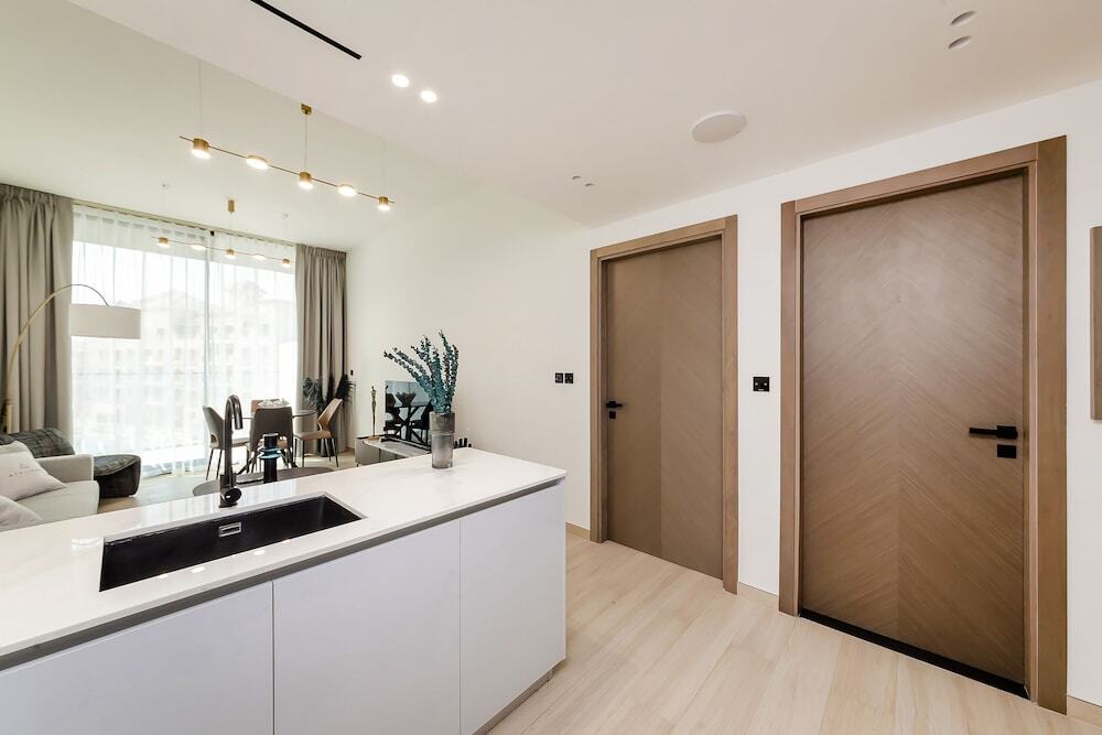 Дубай: Excellent 1BR in Binghatti Crescent