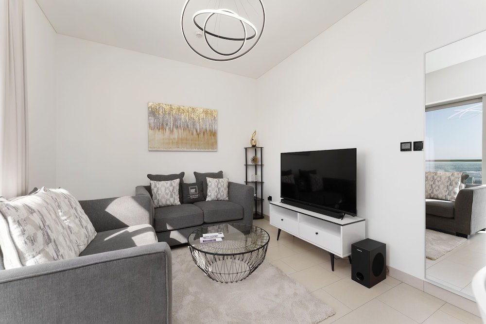 Дубай: Maison Privee - Modern & Chic Retreat 10min from Downtown Dubai