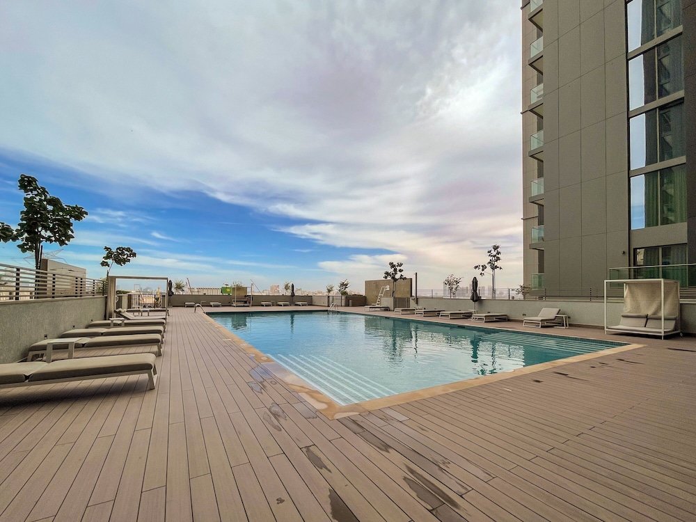 Дубай: Maison Privee - Modern & Chic Retreat 10min from Downtown Dubai