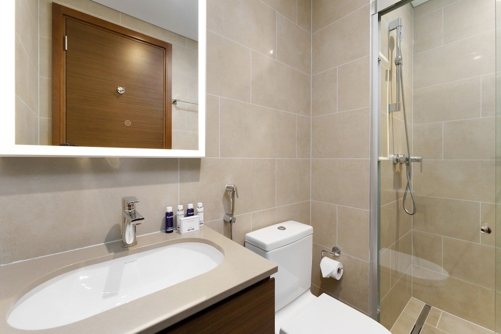 Дубай: Maison Privee - Modern & Chic Retreat 10min from Downtown Dubai