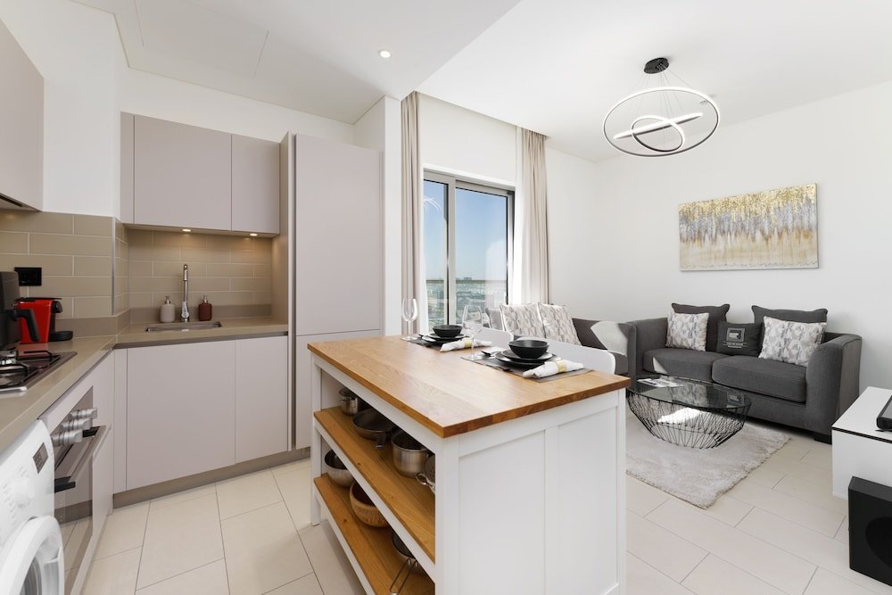 Дубай: Maison Privee - Modern & Chic Retreat 10min from Downtown Dubai