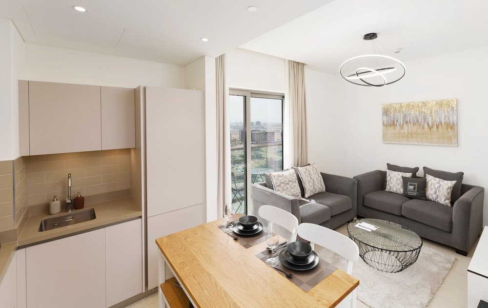 Дубай: Maison Privee - Modern & Chic Retreat 10min from Downtown Dubai