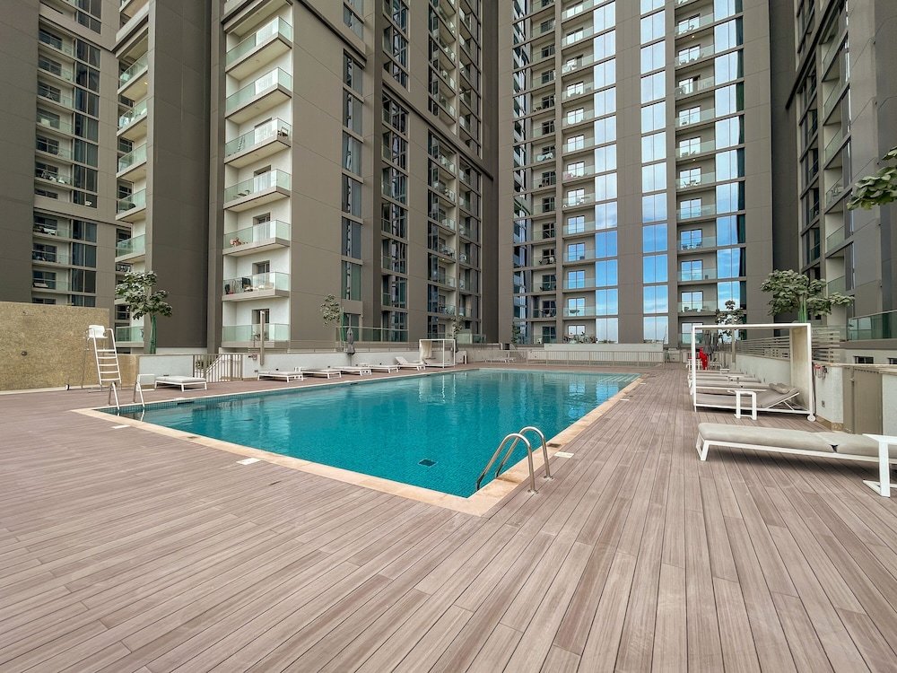 Дубай: Maison Privee - Modern & Chic Retreat 10min from Downtown Dubai