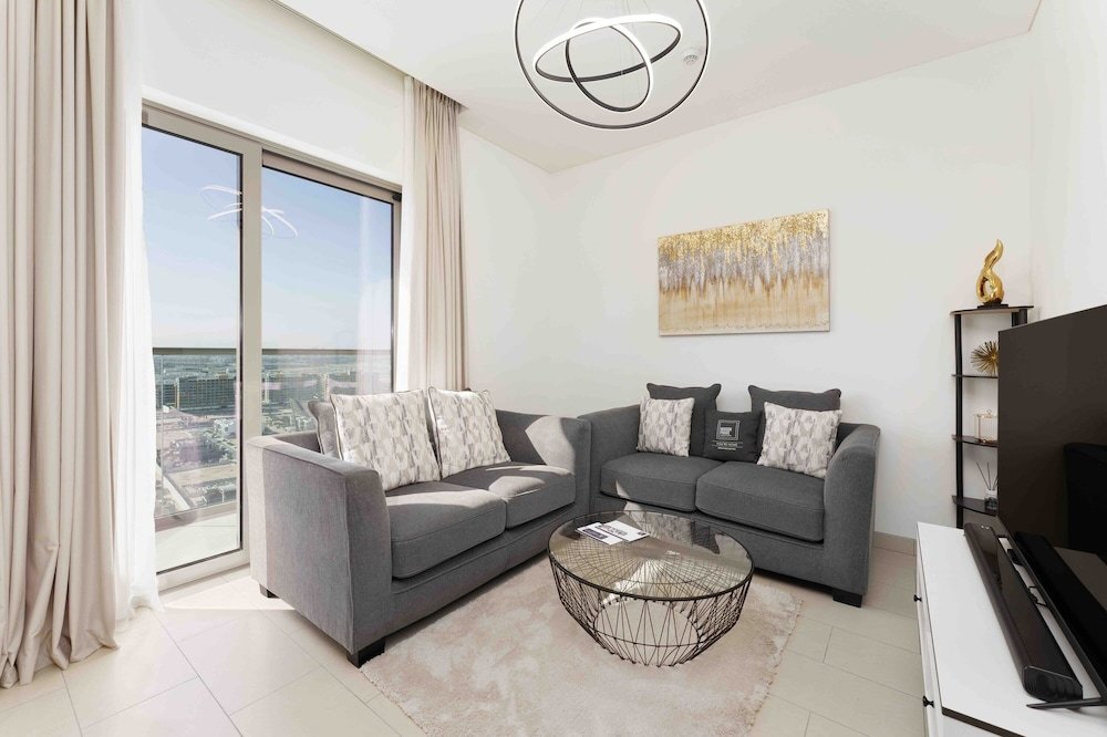 Дубай: Maison Privee - Modern & Chic Retreat 10min from Downtown Dubai