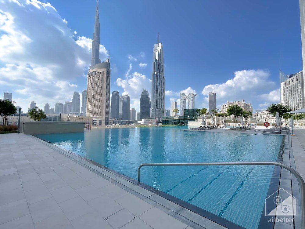 Дубай: Luxury 2B in Downtown Views Balcony and Burj View