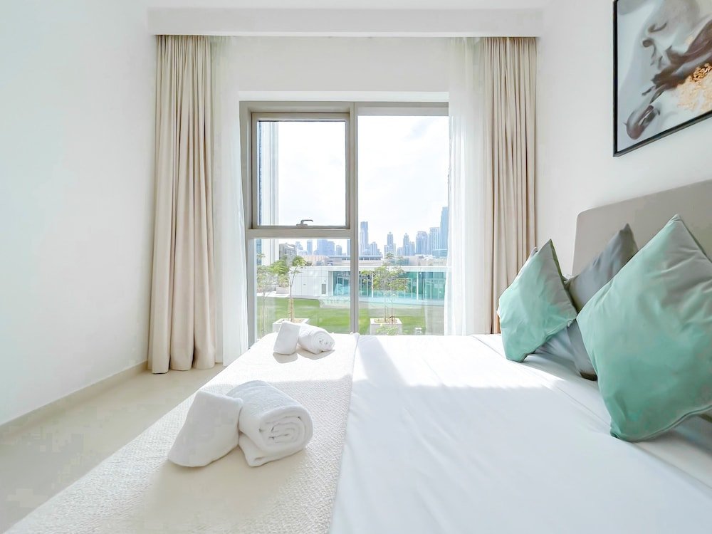 Дубай: Luxury 2B in Downtown Views Balcony and Burj View