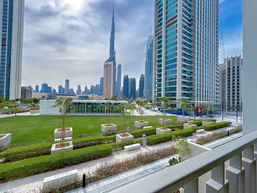 Дубай: Luxury 2B in Downtown Views Balcony and Burj View