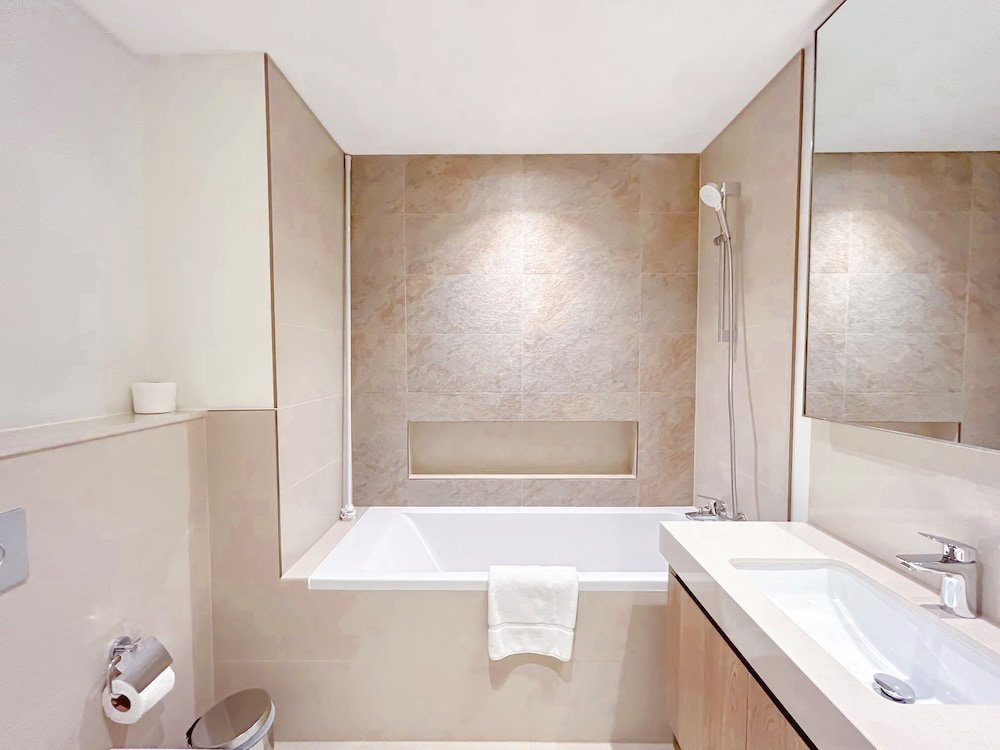 Дубай: Luxury 2B in Downtown Views Balcony and Burj View