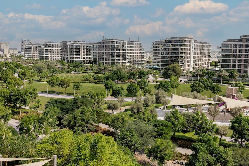 Дубай: Luxurious Dubai Hills with balcony park view