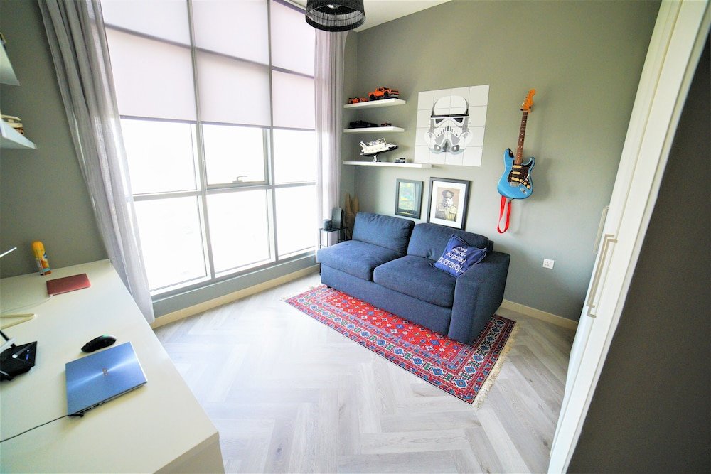 Дубай: Luxurious Dubai Hills with balcony park view