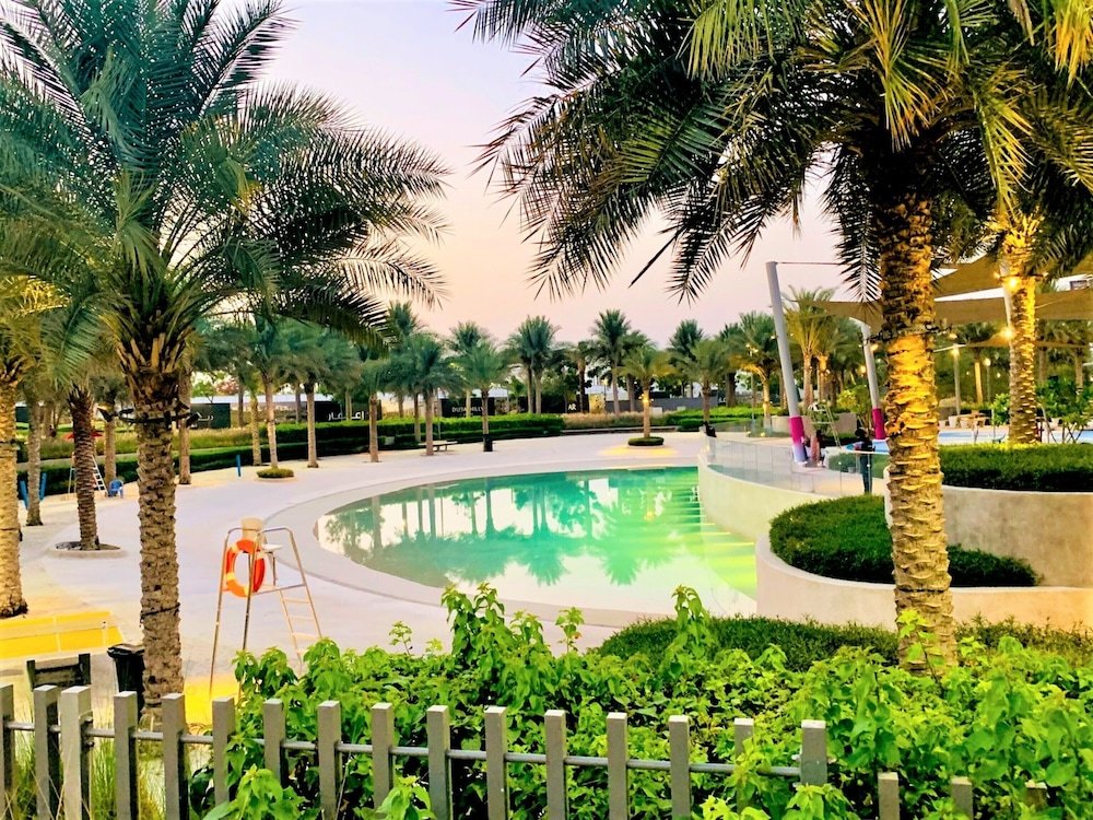 Дубай: Luxurious Dubai Hills with balcony park view