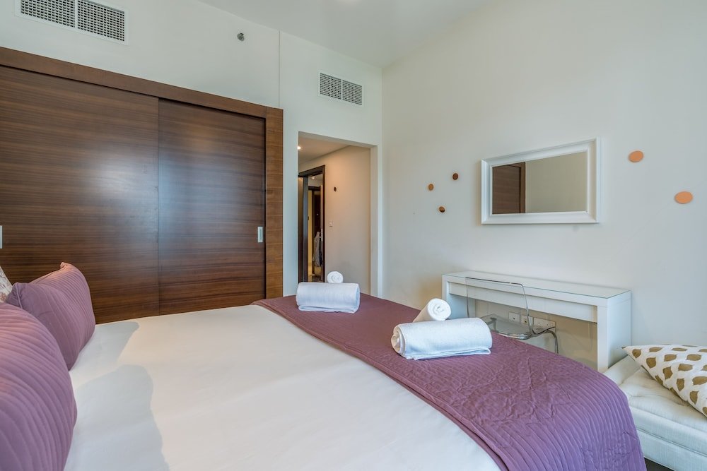 Дубай: Stunning 1B Apartment With Balcony in Dubai Marina