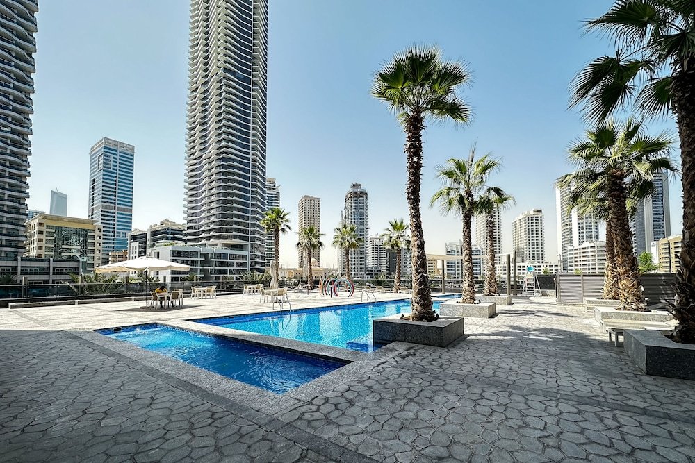Дубай: Stunning 1B Apartment With Balcony in Dubai Marina