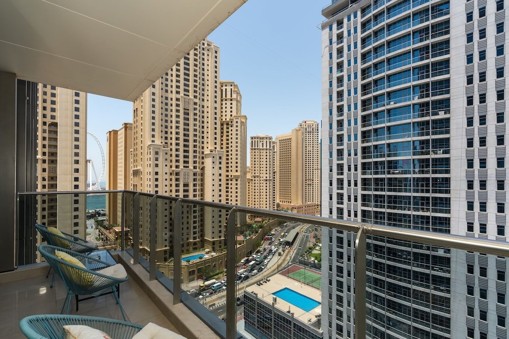 Дубай: Stunning 1B Apartment With Balcony in Dubai Marina
