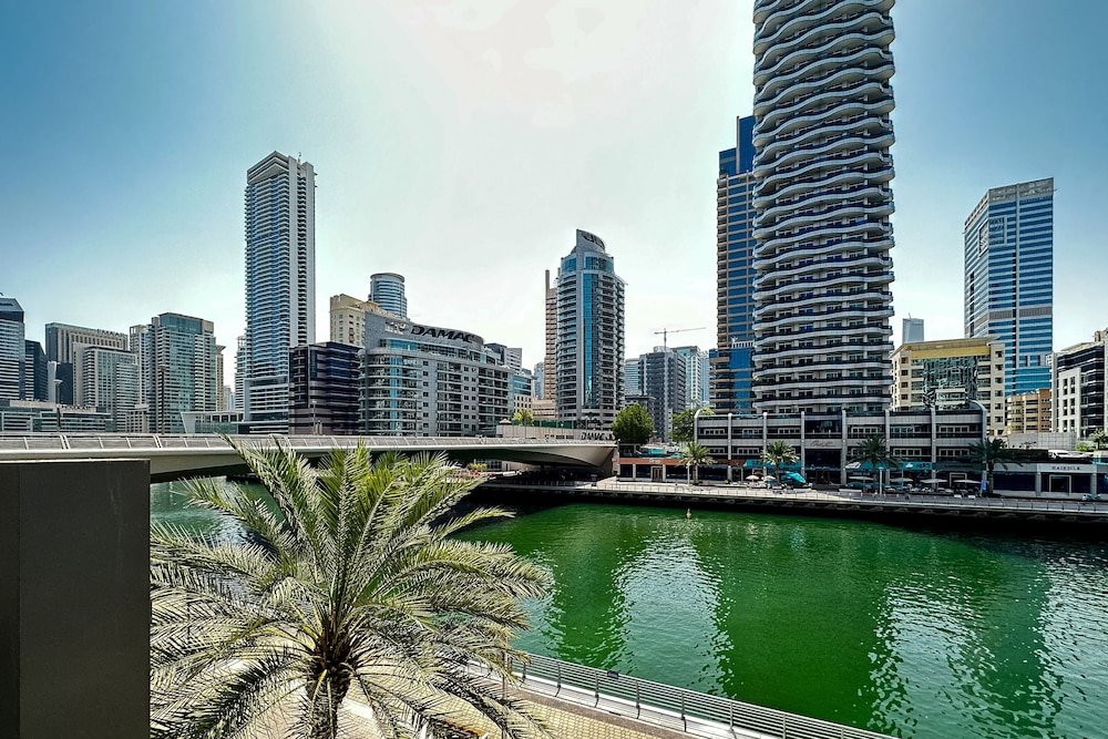 Дубай: Stunning 1B Apartment With Balcony in Dubai Marina