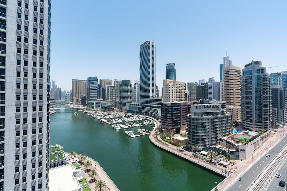 Дубай: Stunning 1B Apartment With Balcony in Dubai Marina