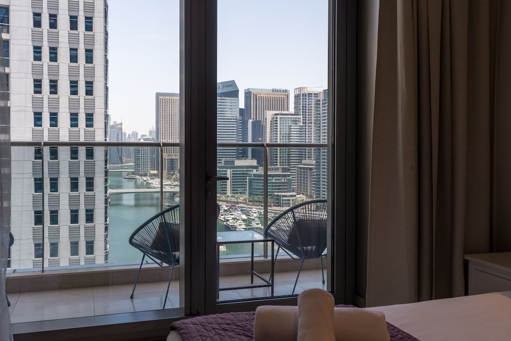 Дубай: Stunning 1B Apartment With Balcony in Dubai Marina