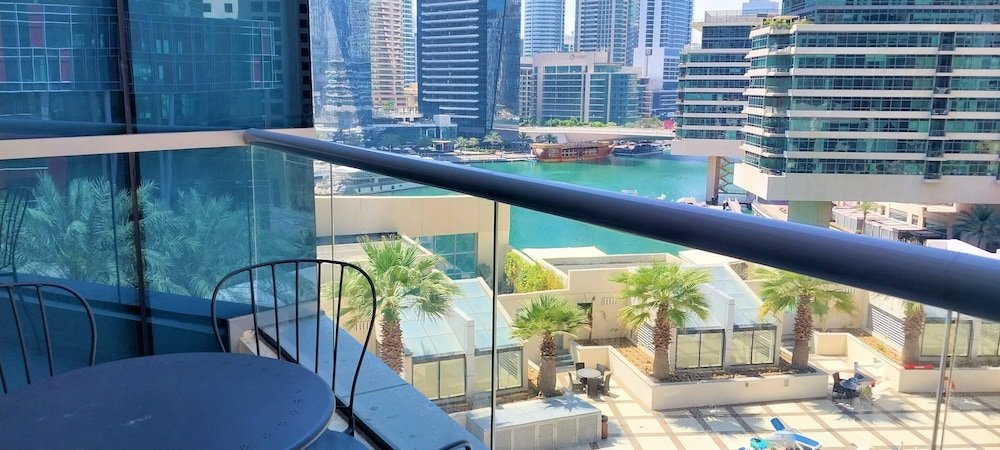 Дубай: Gorgeous 1B With Balcony in Dubai Marina