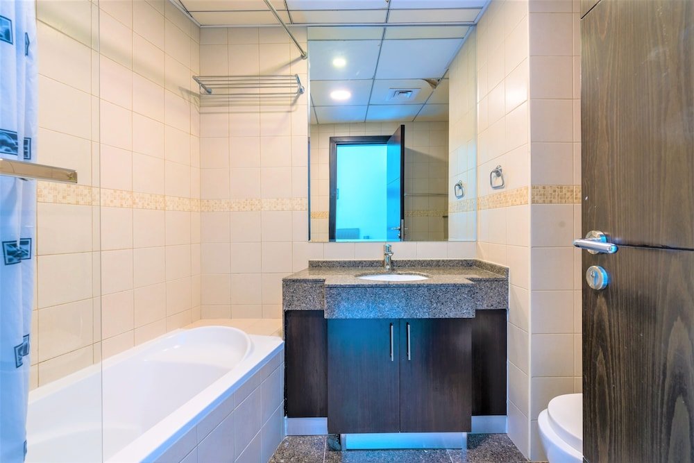Дубай: Gorgeous 1B With Balcony in Dubai Marina