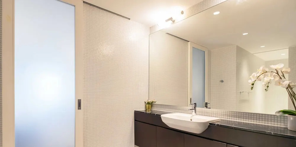 Дубай: LUX  The Elegant DIFC Suite