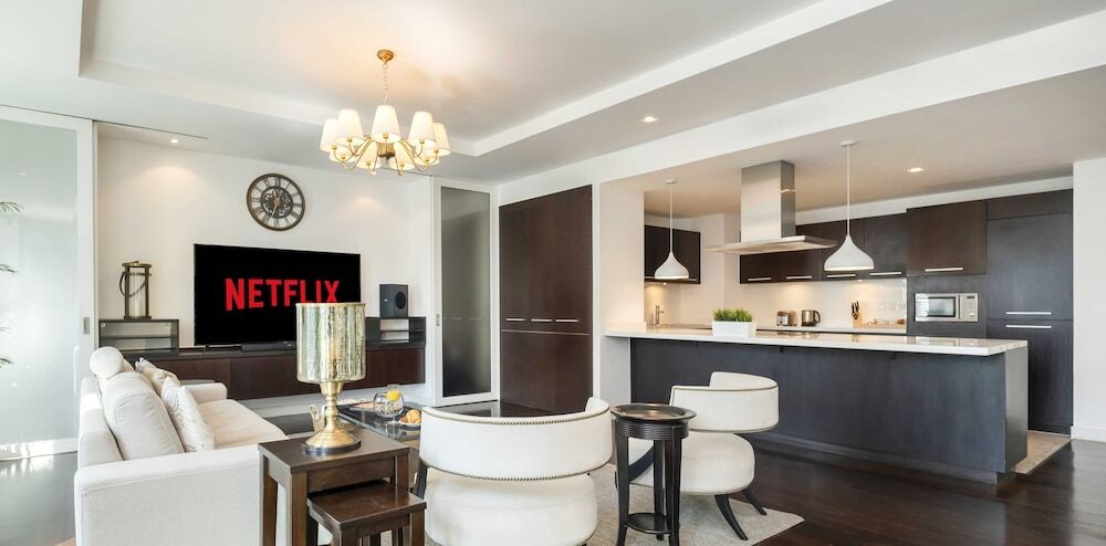 Дубай: LUX  The Elegant DIFC Suite