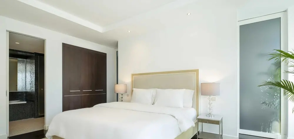 Дубай: LUX  The Elegant DIFC Suite